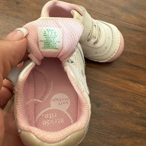 Stride Rite Adalyn Pink and White Little Girl Shoes-Size 4XW - Picture 8 of 9